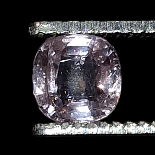 حجر سبينل وردي طبيعي مفحوص و موثق بشهادة مختبر