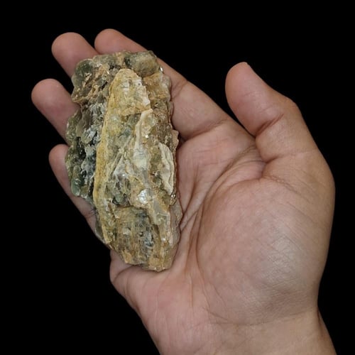 حجر فلورايت خام طبيعي مع الحاضن تحفة للإقتناء أو ا...