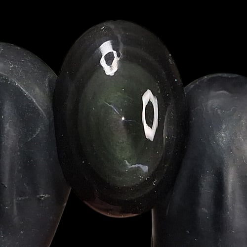 حجر أوبسيدان مصور هيئة عين طبيعي