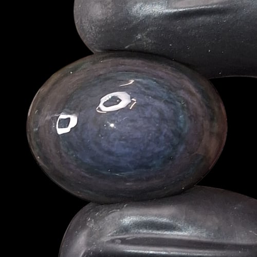 حجر أوبسيدان مصور هيئة عين طبيعي