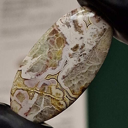 حجر عقيق مصور رأس زرافة طبيعي والحجر مفحوص بشهادة...