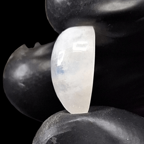 حجر القمر الطبيعي قص جميل