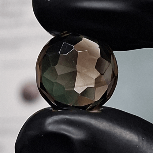 حجر سموك كوارتز طبيعي مفحوص و موثق بشهادة مختبر