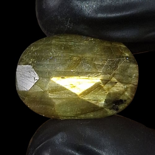 حجر الطاؤوس الطبيعي قص أوجه وتوهج رائع