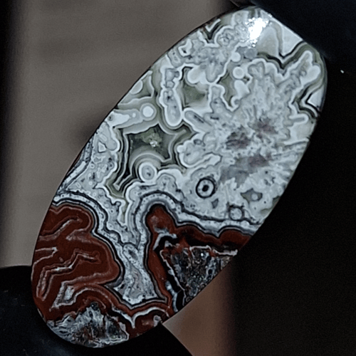 حجر عقيق طبيعي مفحوص و موثق بشهادة مختبر