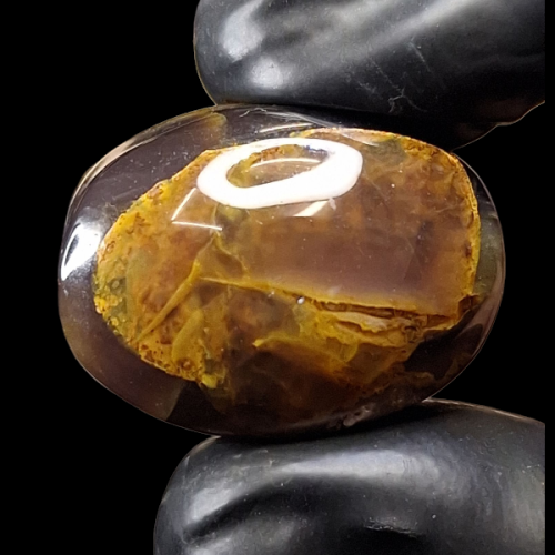 حجر عقيق مزعفر طبيعي