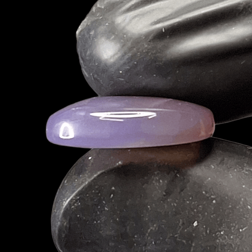 حجر عقيق بنفسجي طبيعي