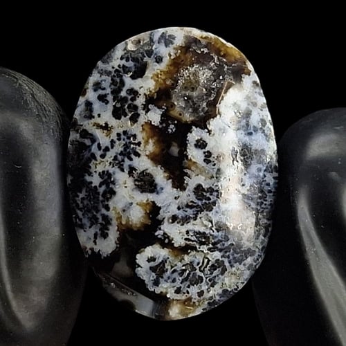 حجر عقيق شجري بتداخل الالوان طبيعية