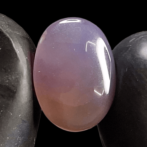 حجر عقيق بنفسجي طبيعي