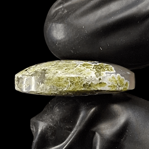 حجر عقيق خامة رائعة طبيعي