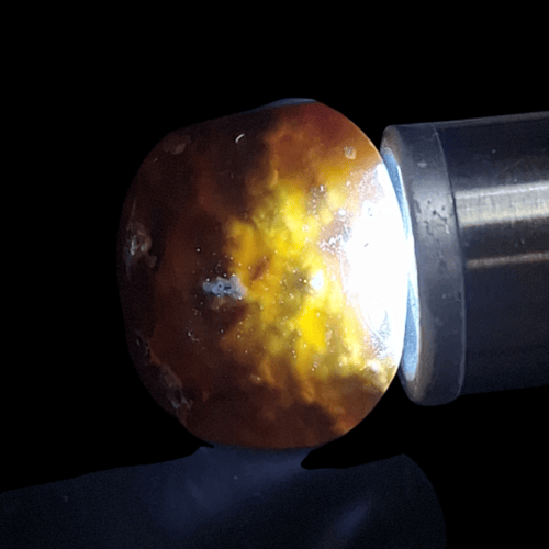 حجر عقيق خرائطي مصور منظر للجبال من الأعلى طبيعي