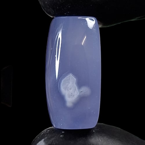 حجر عقيق بنفسجي طبيعي مفحوص و موثق بشهادة مختبر