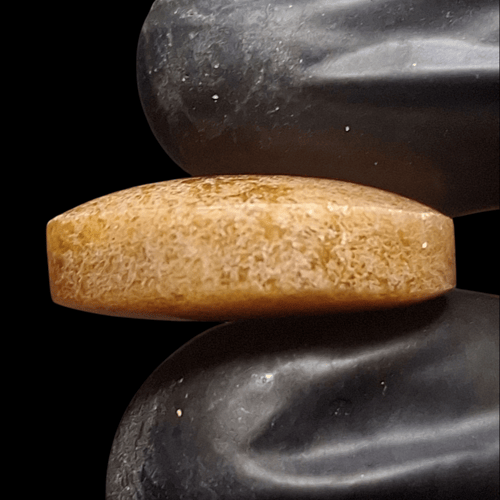 حجر عقيق مشمشي مشجر طبيعي بتشكيل رائع