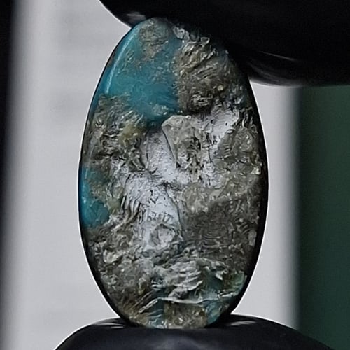 حجر فيروز طبيعي مفحوص و موثق بشهادة مختبر