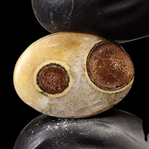 حجر عقيق داؤدي هيئة عيون طبيعي