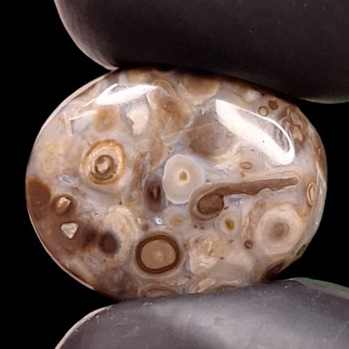 حجر عقيق طبيعي مفحوص بشهادة مختبر