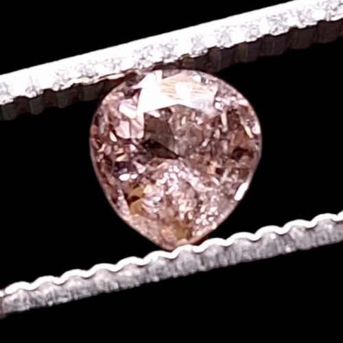 حجر التورمالين الطبيعي مفحوص وموثق بشهادة مختبر