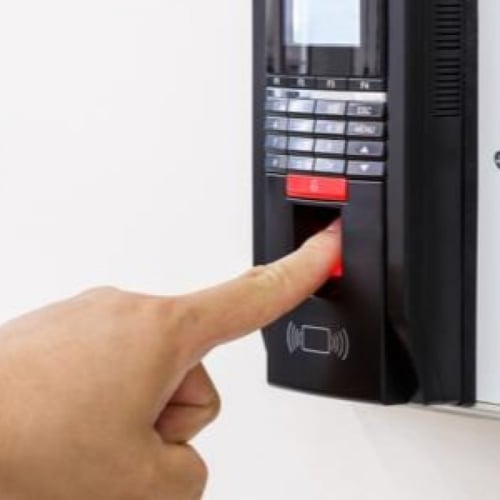 تركيب وبرمجة جهاز الحضور والانصراف مع تدريب