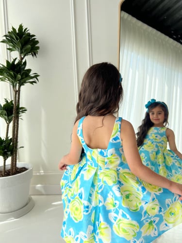 فستان فستان تركواز واخضر ليموني بطبعة ازهار