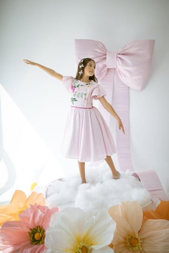 فستان المناسبات KATERYNA بتطريز مميز على الظهر