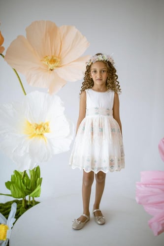 فستان من الجبير الراقي بفتحة من الظهر