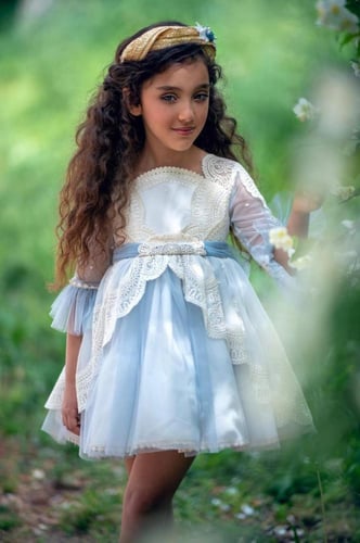 فستان بيلا من الدانتيل الراقي