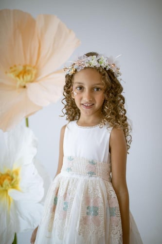 فستان من الجبير الراقي بفتحة من الظهر