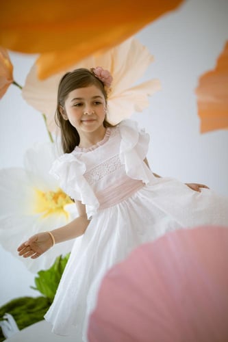 فستان الرفلز ابيض وزهري PAOLA