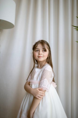 فستان مناسبات من الدانتيل الراقي