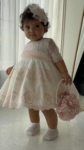 فستان مناسبات من الدانتيل الراقي