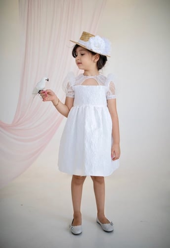 فستان ابيض جاكار مع اورقنزا