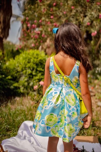 فستان فستان تركواز واخضر ليموني بطبعة ازهار