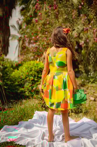 فستان راقي بألوان صيفية