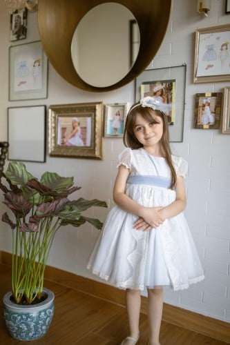 فستان مناسبات سماوي من الدانتيل والتل