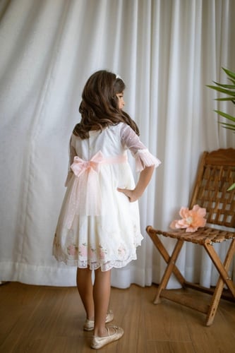 فستان مناسبات فكتوري من الدانتيل الاوروبي الراقي