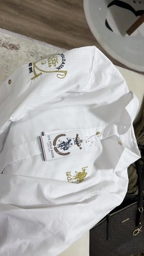 قميص ابيض بشاره ذهبيه