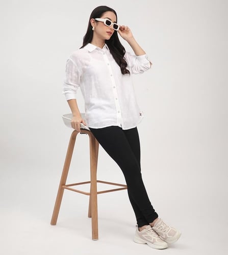 قميص ابيض بولو