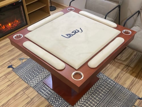 طاولة بلوت ربعها كبيره بيج