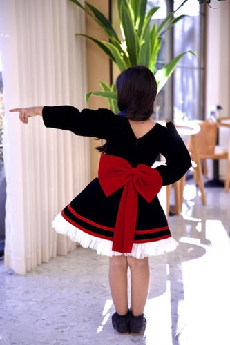 فستان اسود مخمل