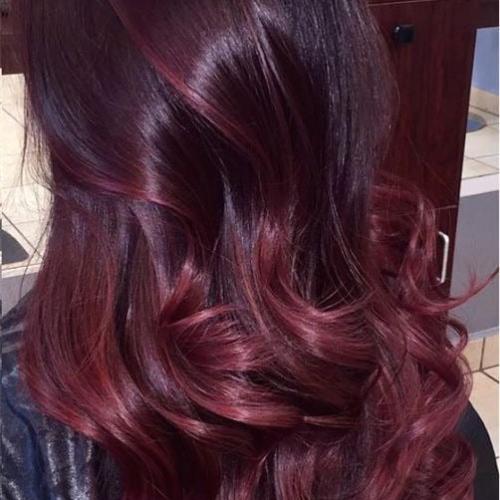 حنا بودره باللون الاحمر