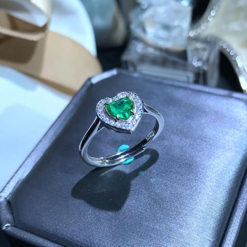 الزمرد الاخضر الطبيعي النادر عيار 925 من الفضة