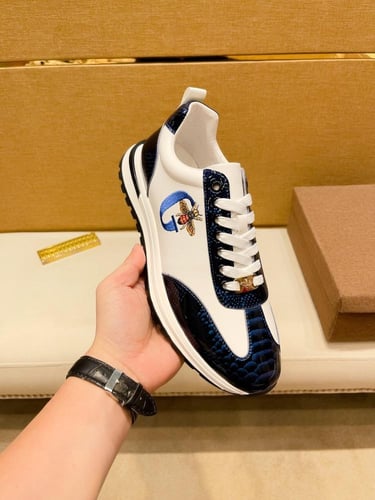 حذاء للجنسين