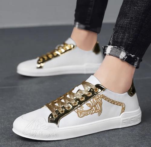 حذاء للجنسين