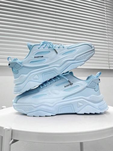 حذاء للجنسين