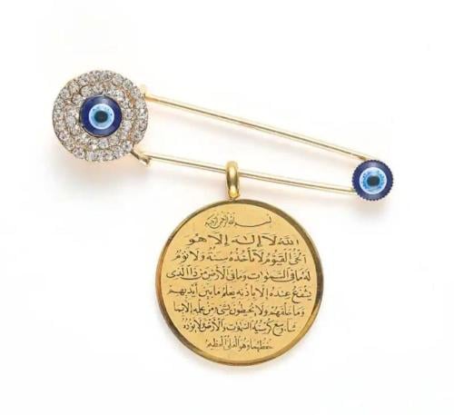 بروش أطفال مطلي بالذهب