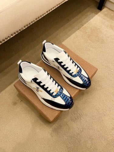 حذاء للجنسين