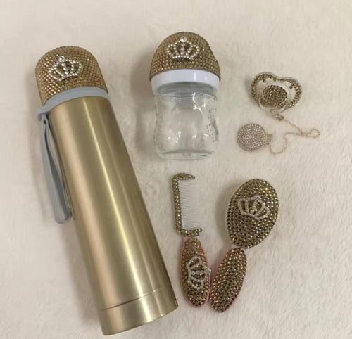 طقم للأطفال