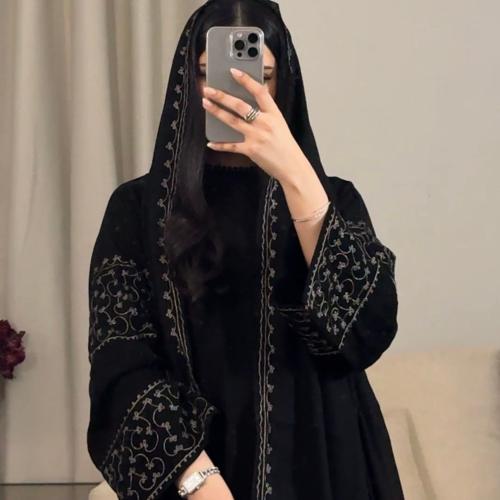 عبايه (N63) تطريز نحاسي