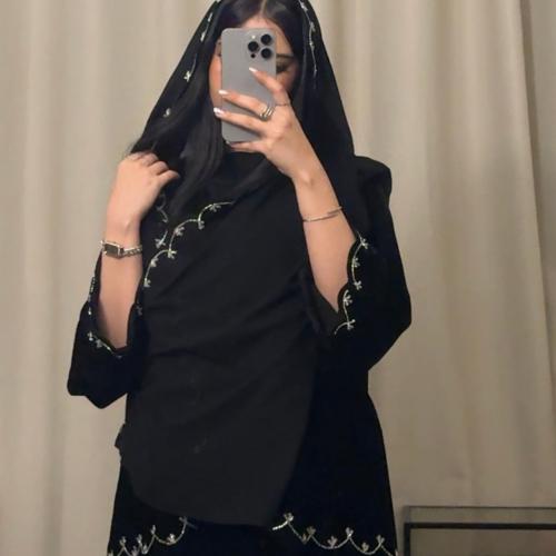 عبايه ( N84 ) شك فضي طبقات كلوش