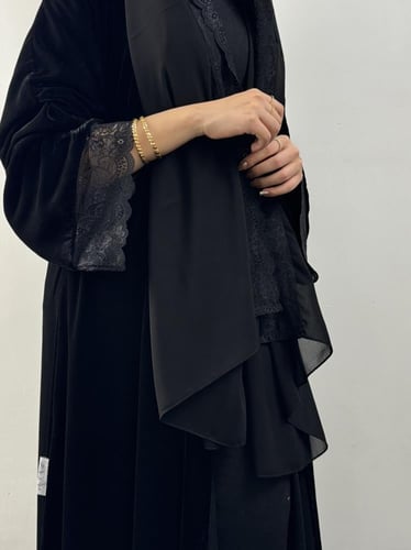 عبايه(N35) طرف دانتيل اسود